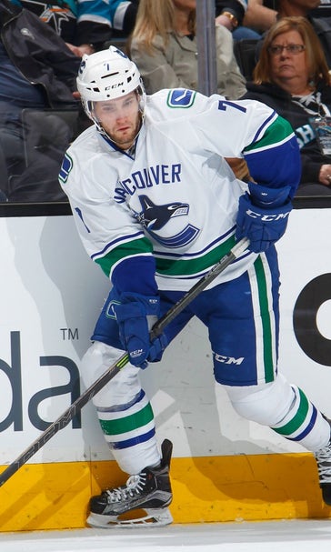 Vancouver Canucks' Linden Vey copes as father accused of plotting to kill mom